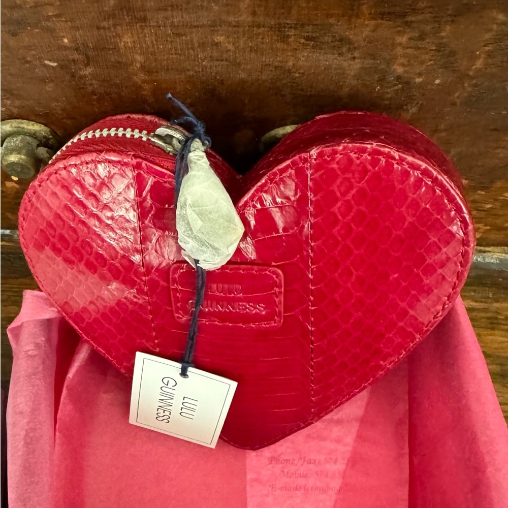 BEAUTIFUL RED LEATHER HEART SHAPED COIN PURSE